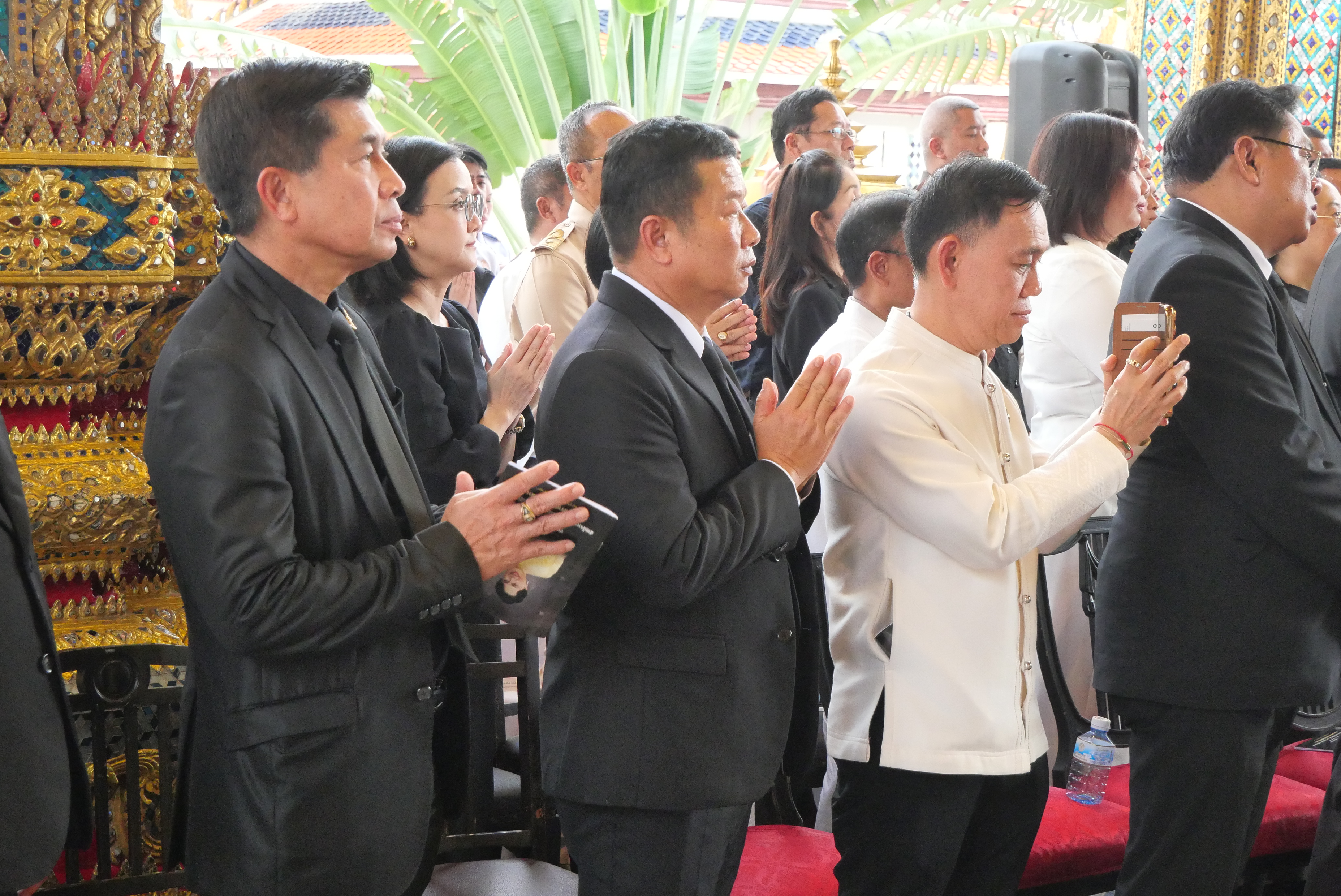 title - ส.ป.ก. ร่วมพิธีสวดพระพุทธมนต์ และเจริญจิตตภาวนาอุทิศถวายพระราชกุศลแด่ สมเด็จพระนางเจ้าสิริกิติ์ พระบรมราชินีนาถ พระบรมราชชนนีพันปีหลวง ณ พระอุโบสถวัดพระศรีรัตนศาสดาราม